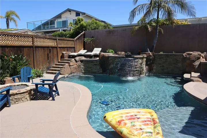Pool & Jacuzzi