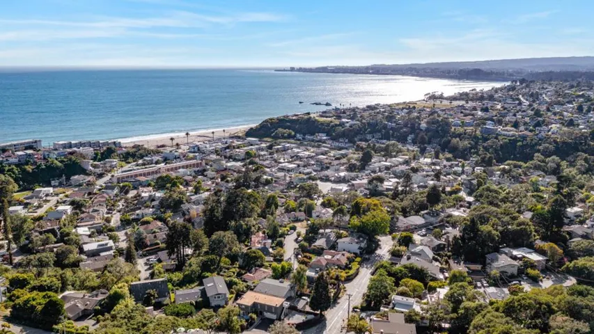 233 Wixon Avenue, Aptos, California 95003