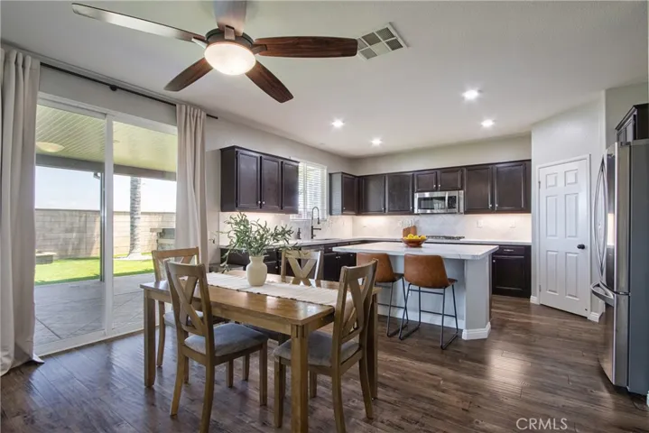 Eating Area & Kitchen