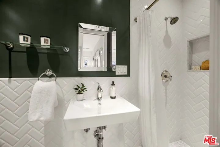 7416 Rosewood Avenue, Los Angeles, California 90036