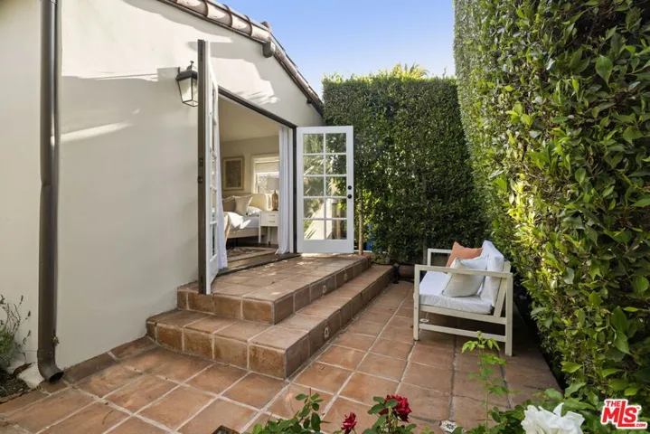 7416 Rosewood Avenue, Los Angeles, California 90036