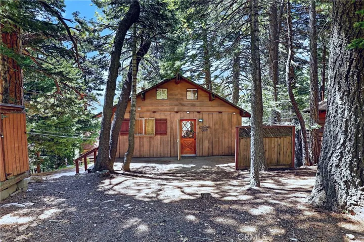 858 Poe Court, Lake Arrowhead, California 92352