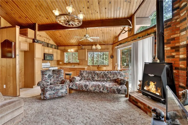 858 Poe Court, Lake Arrowhead, California 92352