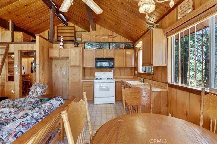 858 Poe Court, Lake Arrowhead, California 92352