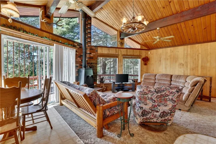 858 Poe Court, Lake Arrowhead, California 92352
