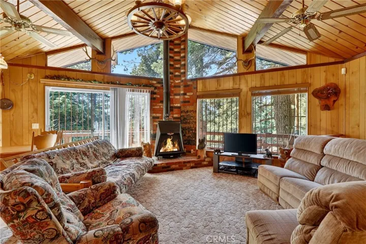 858 Poe Court, Lake Arrowhead, California 92352
