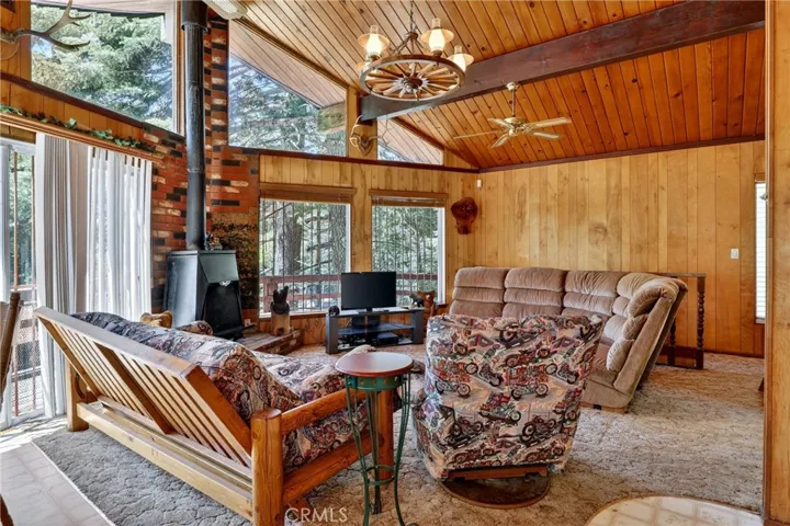 858 Poe Court, Lake Arrowhead, California 92352
