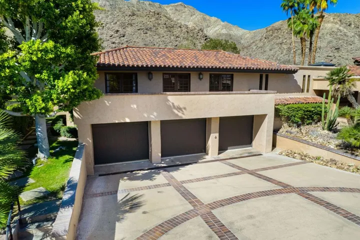 3 Car Garage View