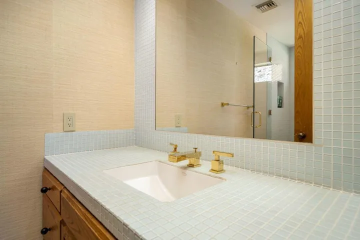 Upstairs Bathroom 2