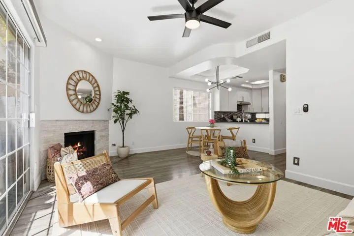 11110 Camarillo Street 122, Toluca Lake, California 91602