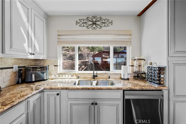 1430 Sequoia, Lake Arrowhead, California 92352