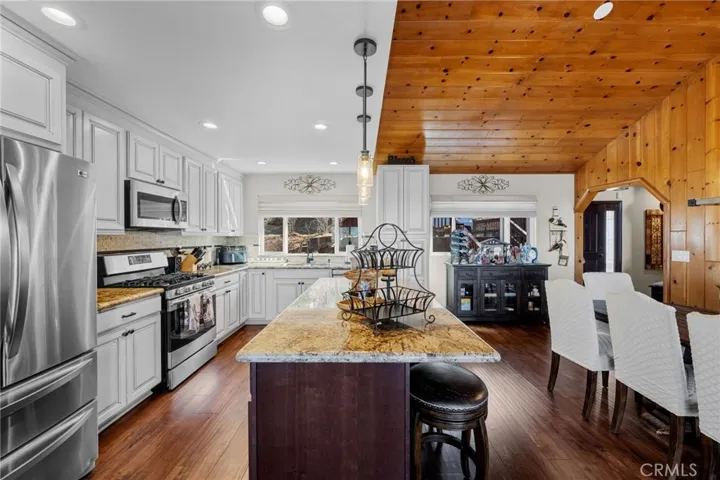 1430 Sequoia, Lake Arrowhead, California 92352