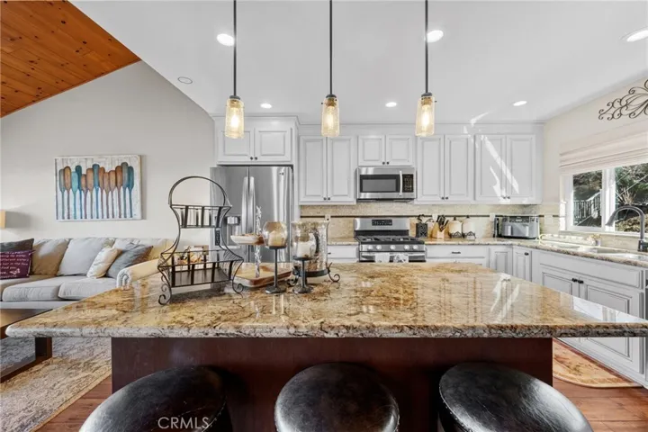 1430 Sequoia, Lake Arrowhead, California 92352