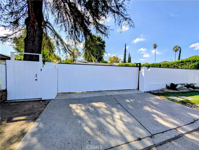 Gate