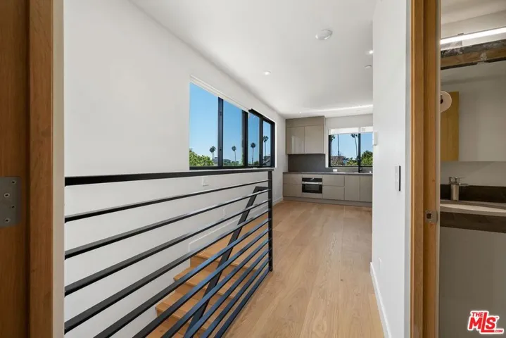 2202 Washington Avenue B, Santa Monica, California 90403
