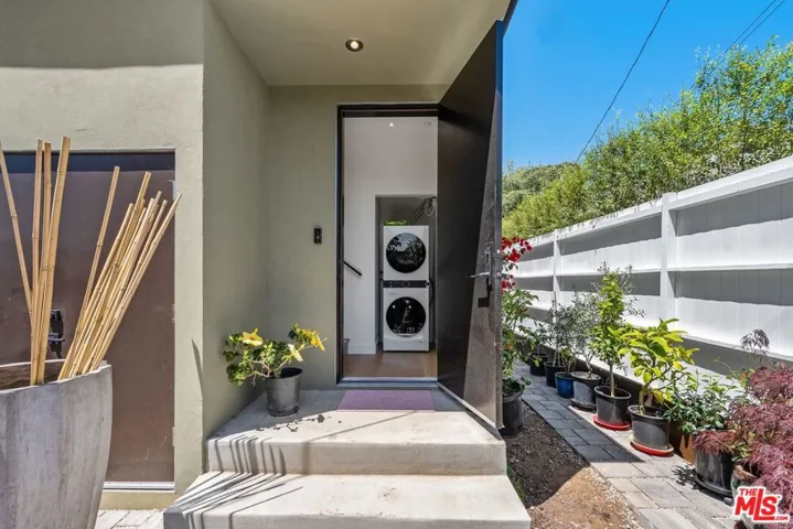 2202 Washington Avenue B, Santa Monica, California 90403