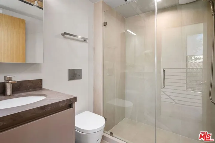 2202 Washington Avenue B, Santa Monica, California 90403