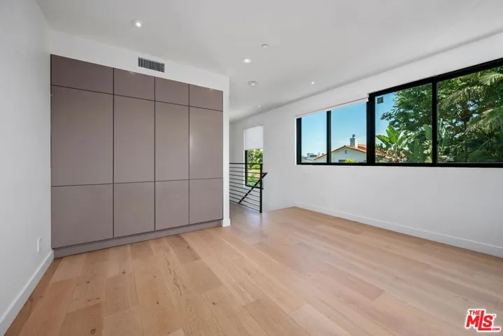 2202 Washington Avenue B, Santa Monica, California 90403