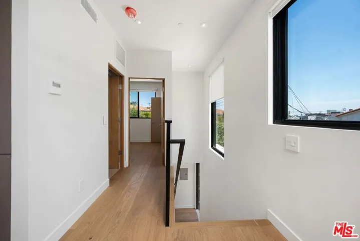 2202 Washington Avenue B, Santa Monica, California 90403