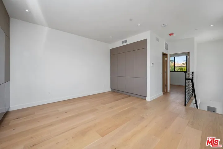 2202 Washington Avenue B, Santa Monica, California 90403