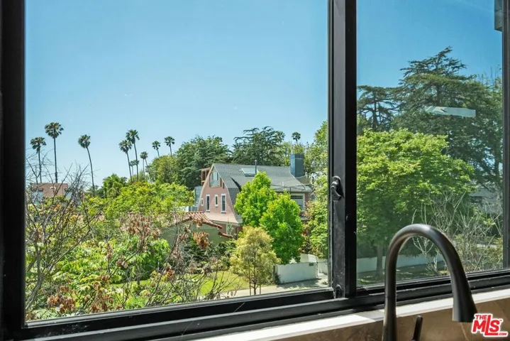 2202 Washington Avenue B, Santa Monica, California 90403