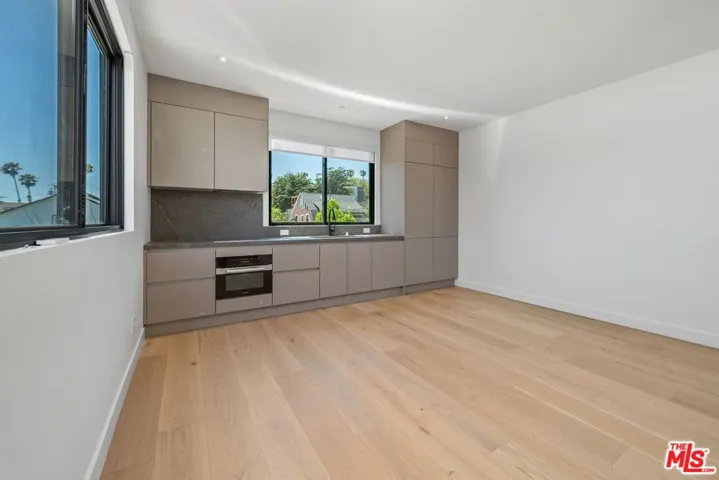 2202 Washington Avenue B, Santa Monica, California 90403