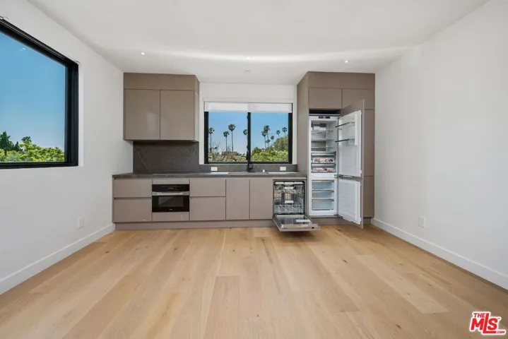 2202 Washington Avenue B, Santa Monica, California 90403