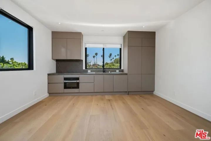 2202 Washington Avenue B, Santa Monica, California 90403