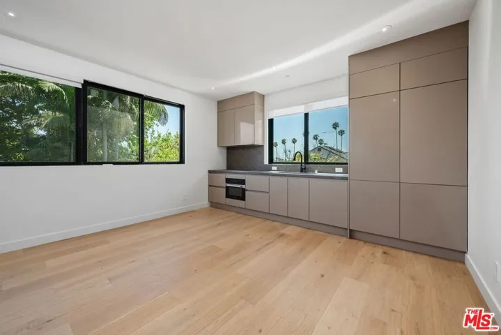 2202 Washington Avenue B, Santa Monica, California 90403