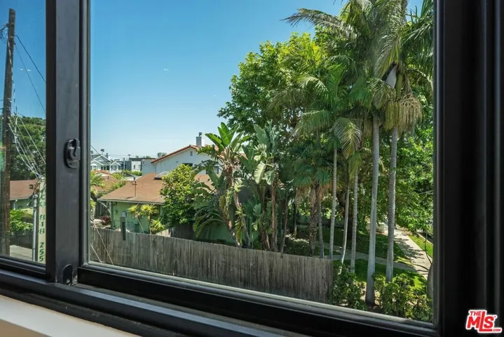 2202 Washington Avenue B, Santa Monica, California 90403