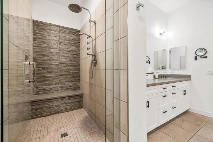 Bathroom 1 (Primary)