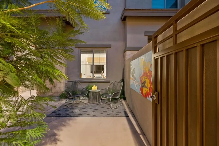 Entry to front door