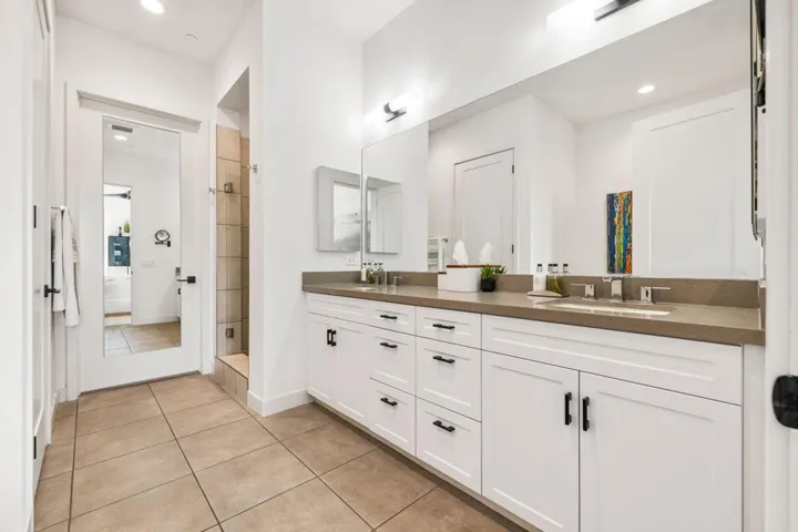 Bathroom 1 (Primary)
