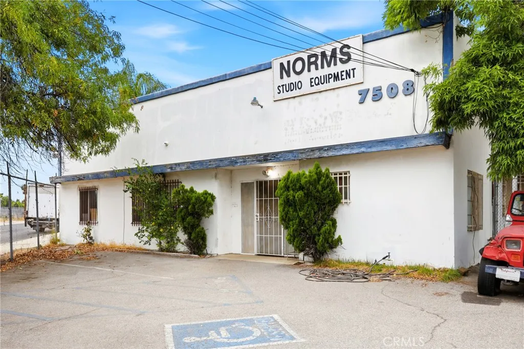 7508 San Fernando Rd