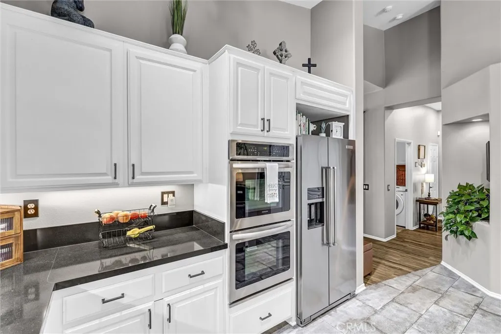 Upgraded Kitchen cabinets, under cabinet lighting, double oven