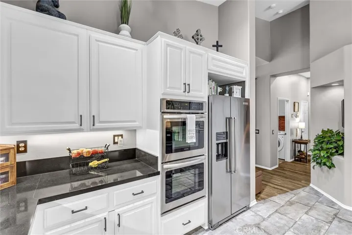 Upgraded Kitchen cabinets, under cabinet lighting, double oven