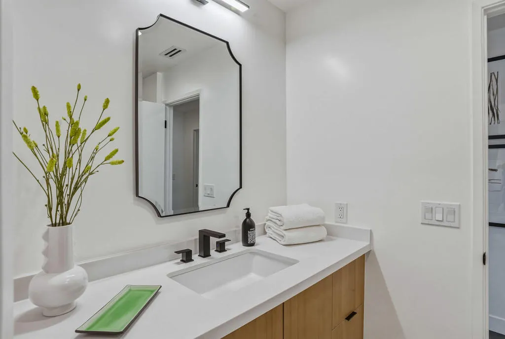 Guest Bath 1