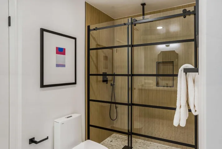 Guest Bath 1