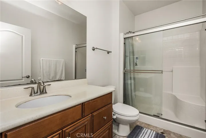 Upstairs Full Hallway Bathroom.