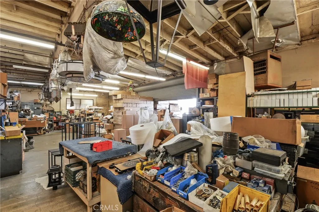 Interior rear work area with roll-up