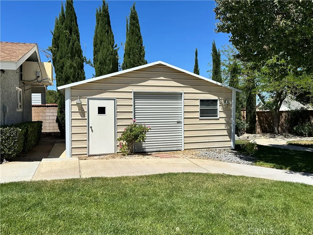 400sf shed with roll up door, power and ceiling fan