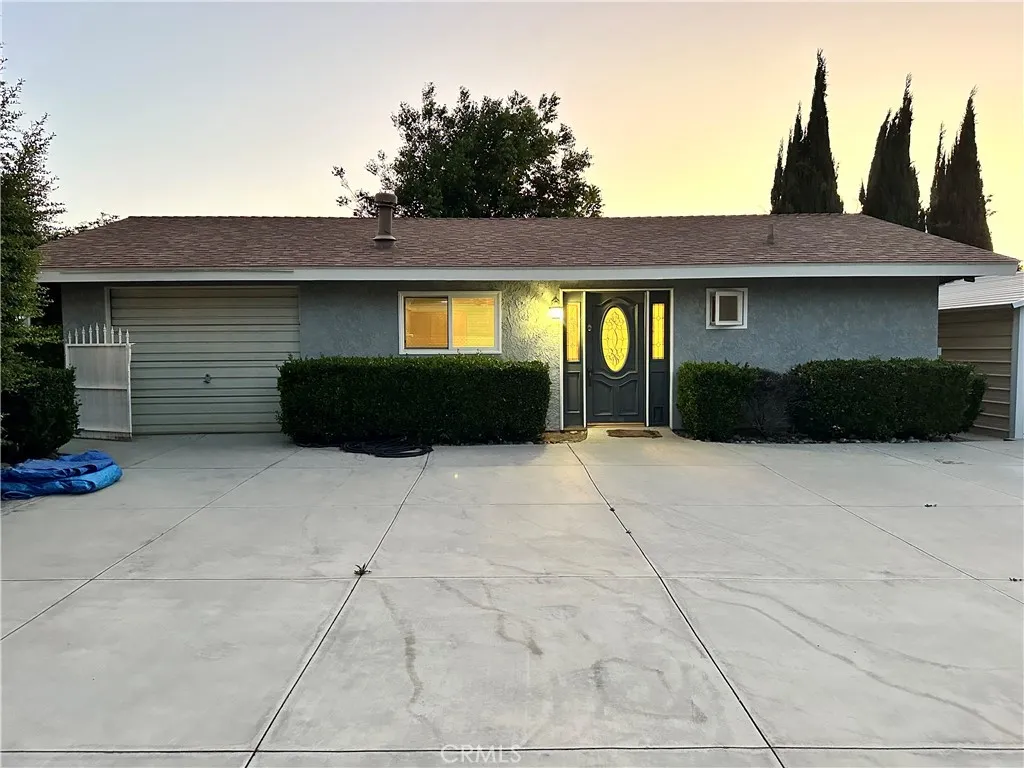 Guest House with 1 car garage.