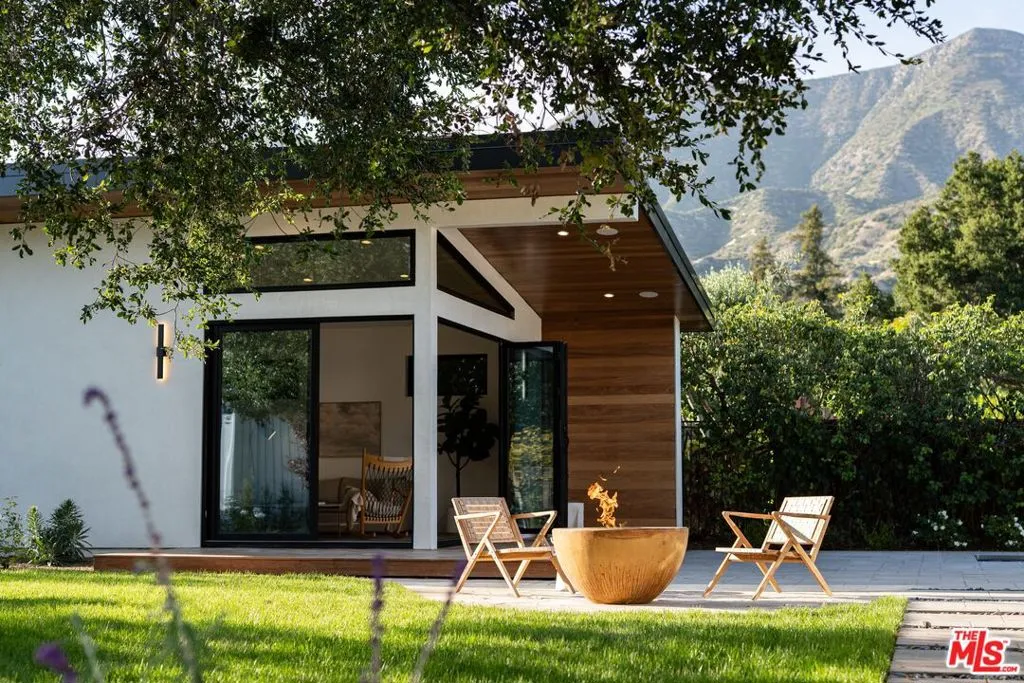 Fire Pit Lounge