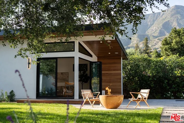 Fire Pit Lounge