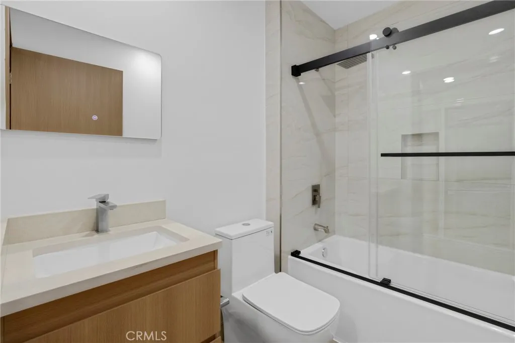 Upstairs hall bath