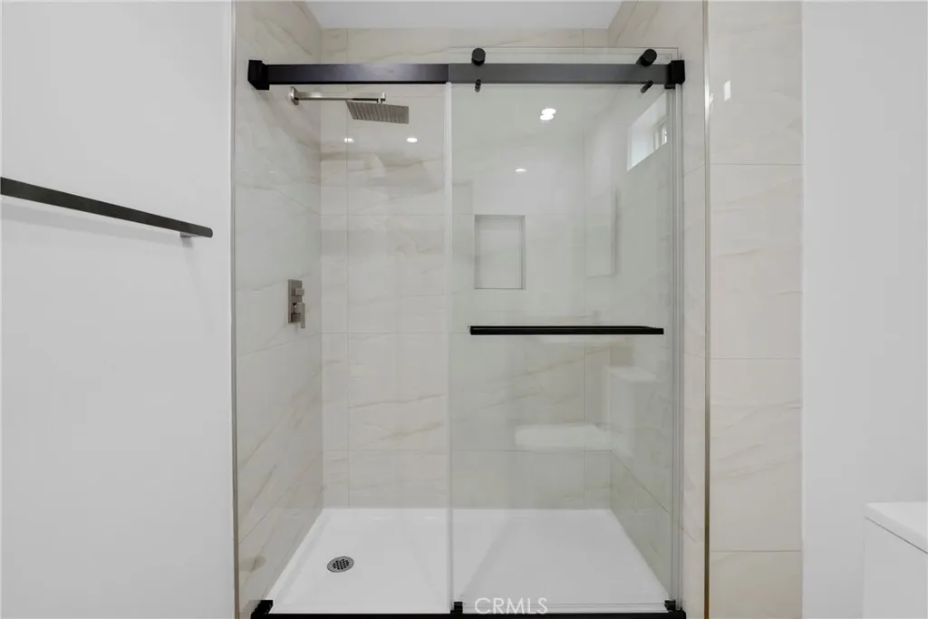 Primary Bath en-suite