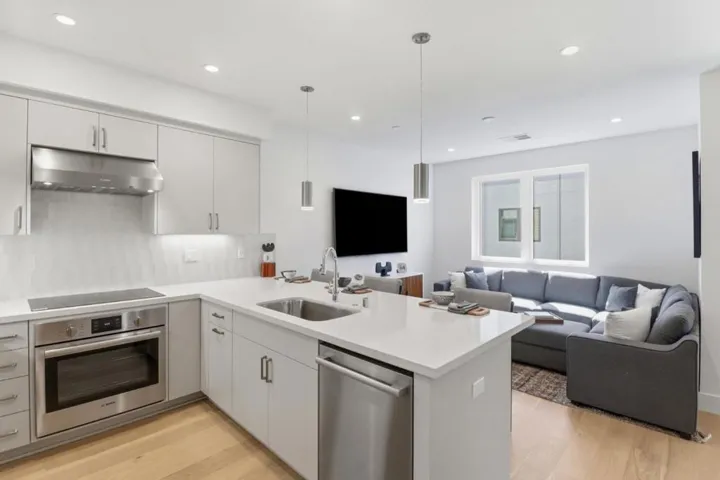 1107 Juana Court, Palo Alto, California 94303