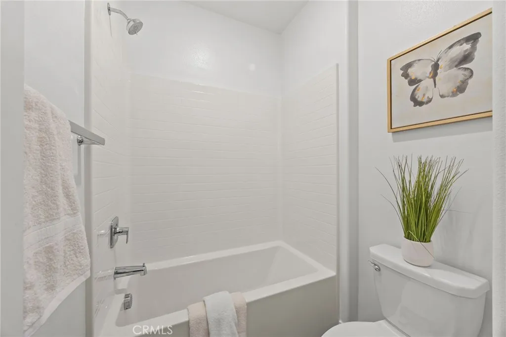 Hall bath with tub