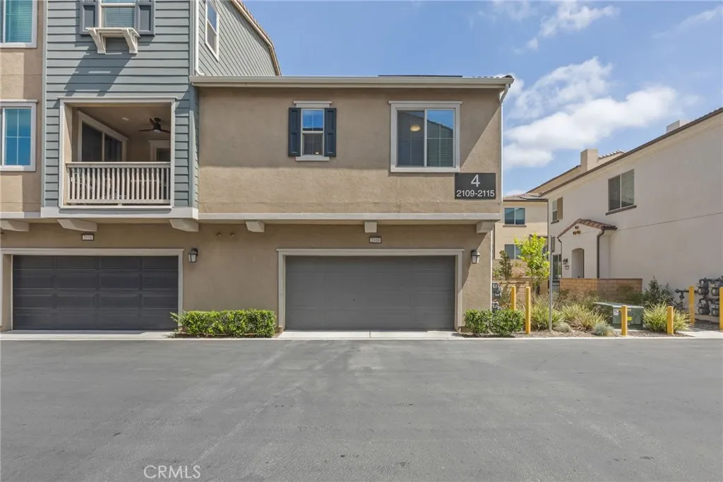 Corner lot - garage entry