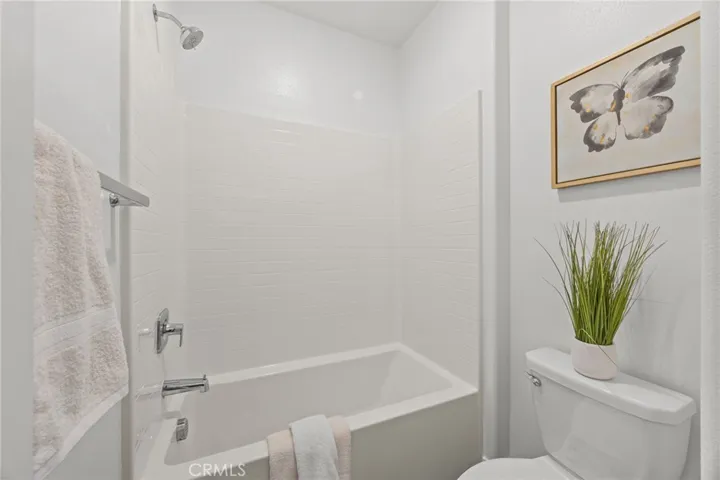 Hall bath with tub